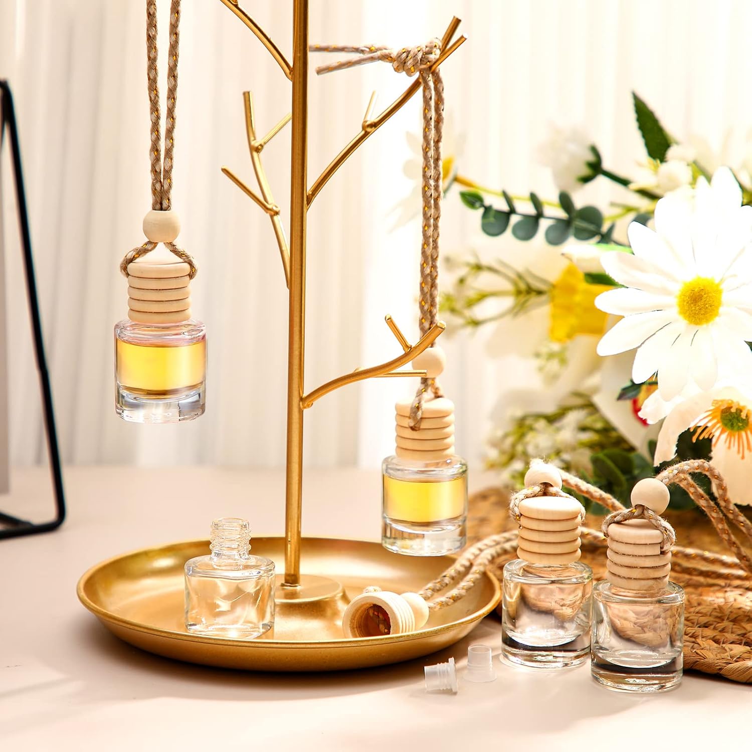 100 Pcs Car Air Fresheners Diffuser with Wooden Empty Aromatherapy Diffuser Clear Fragrance Holder Pendant Hanging Perfume Fresheners Bottles for Car Decor(Clear Classic)