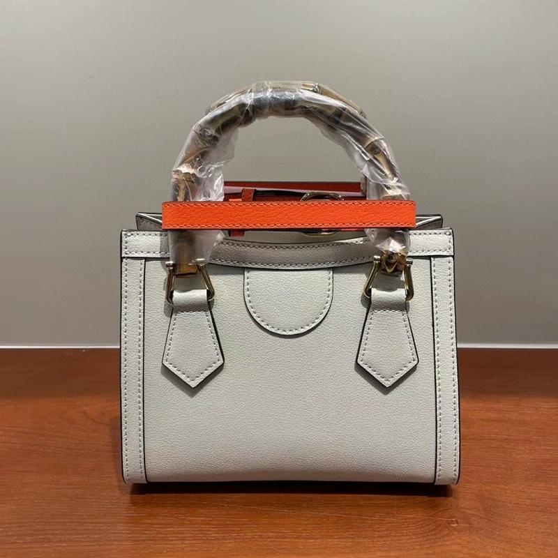 Versatile Cowhide Shoulder Bag for All Occasions - Black