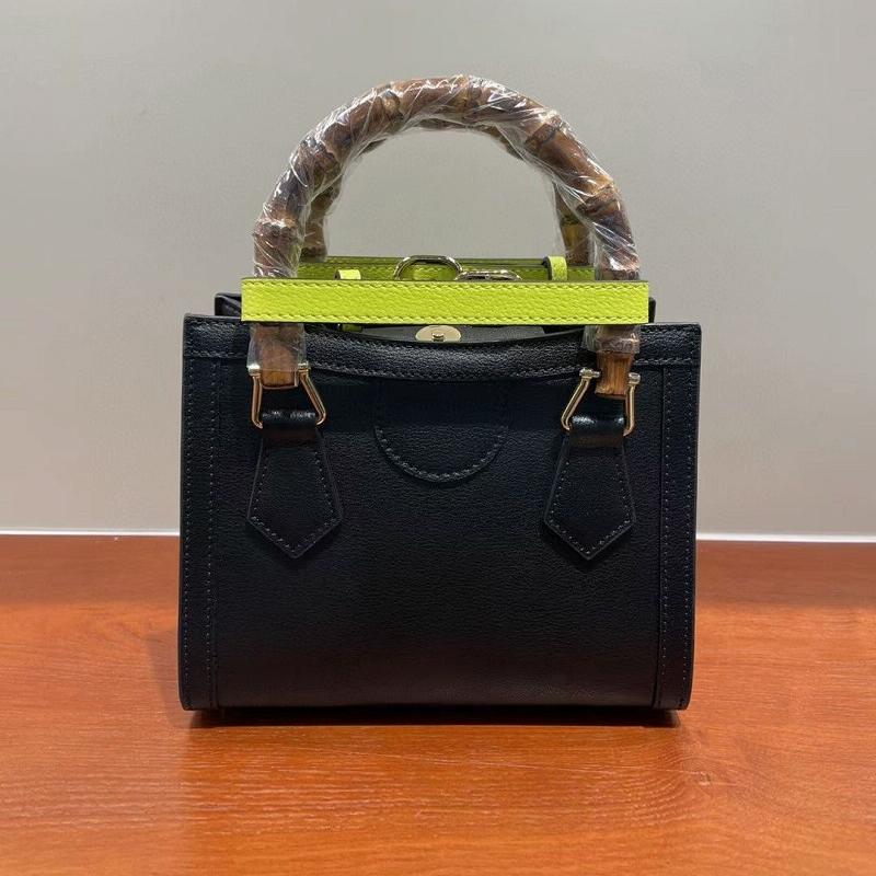 Versatile Cowhide Shoulder Bag for All Occasions - Off White