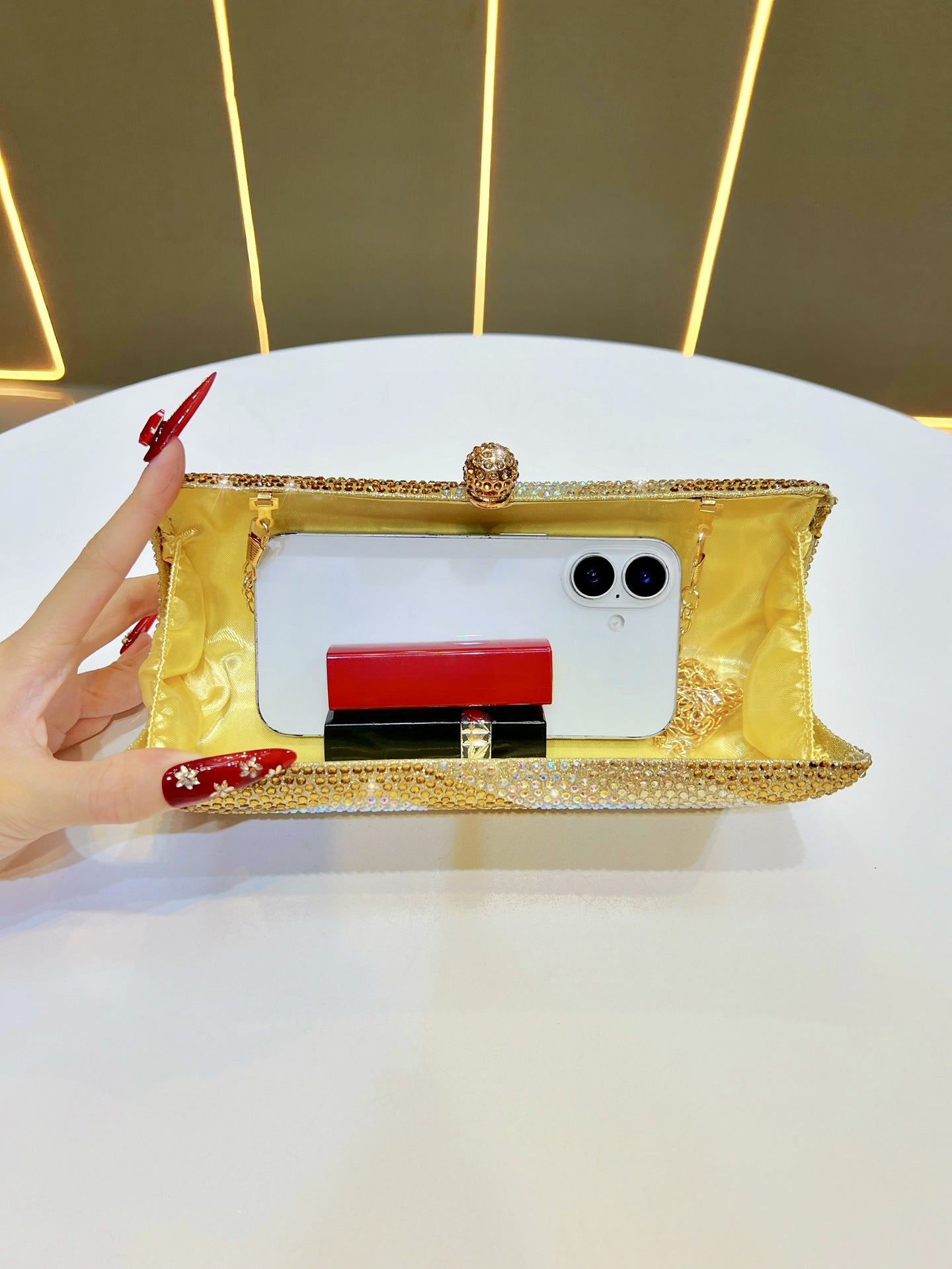 Luxury Black Crystal Evening Clutch Bag Gradient Rhinestone Hard Case Purse with Detachable Chain for Wedding Prom Cocktail Party Fits Smartphone